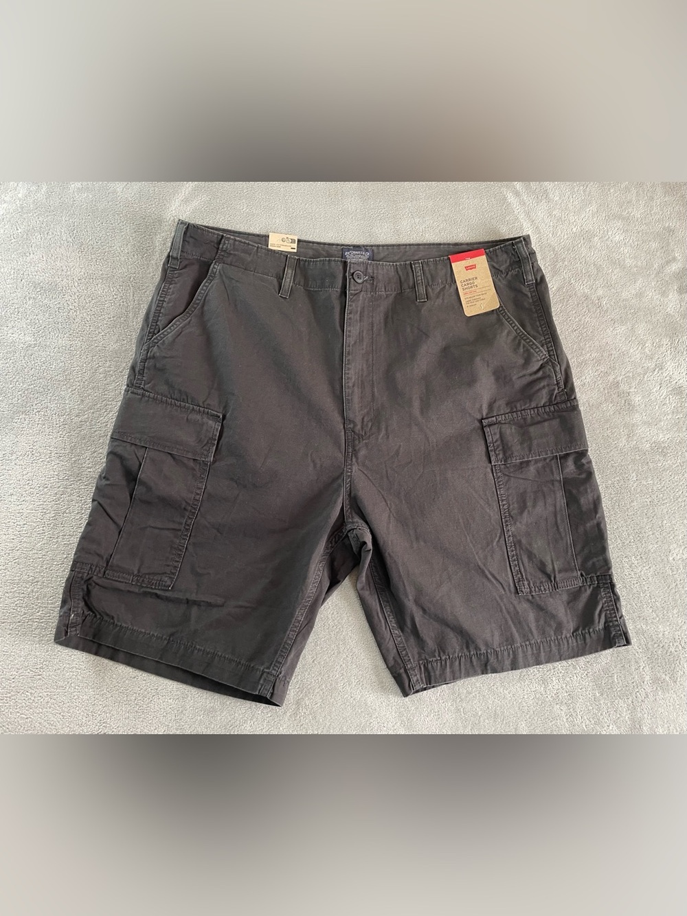 Levi’s Black Carrier Cargo Shorts Mens Size 40 NWT 100% Cotton
